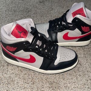 NWOT-Nike Air Jordan Women Black and Red Sneakers Mid Jordan 1